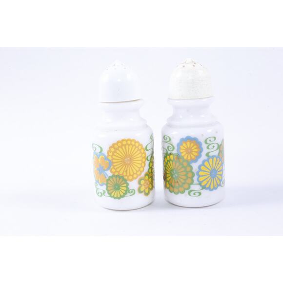 Salt Pepper, Shakers, Pair, White, Flowers, Dining, Serving, Interior, FLAW - Picture 2 of 4